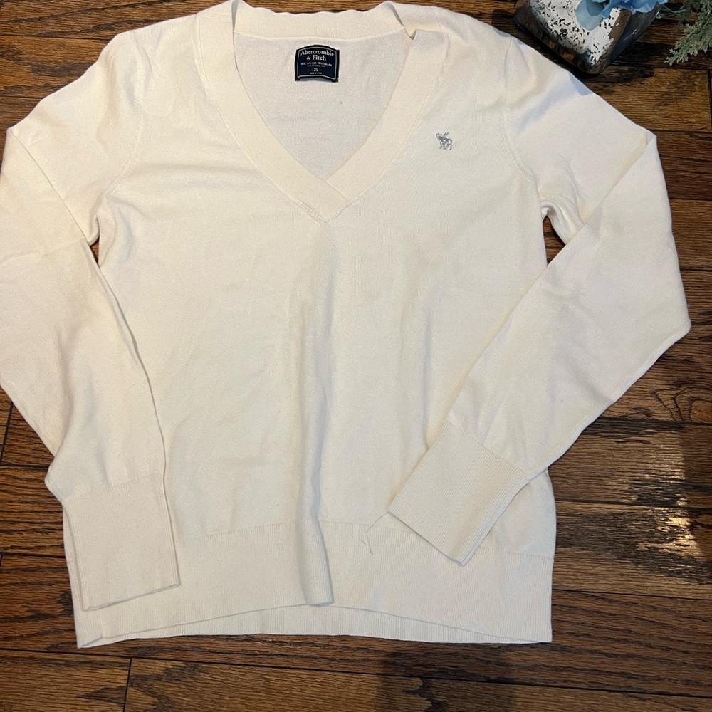 Abercrombie & Fitch Ivory V-Neck Knit Sweater